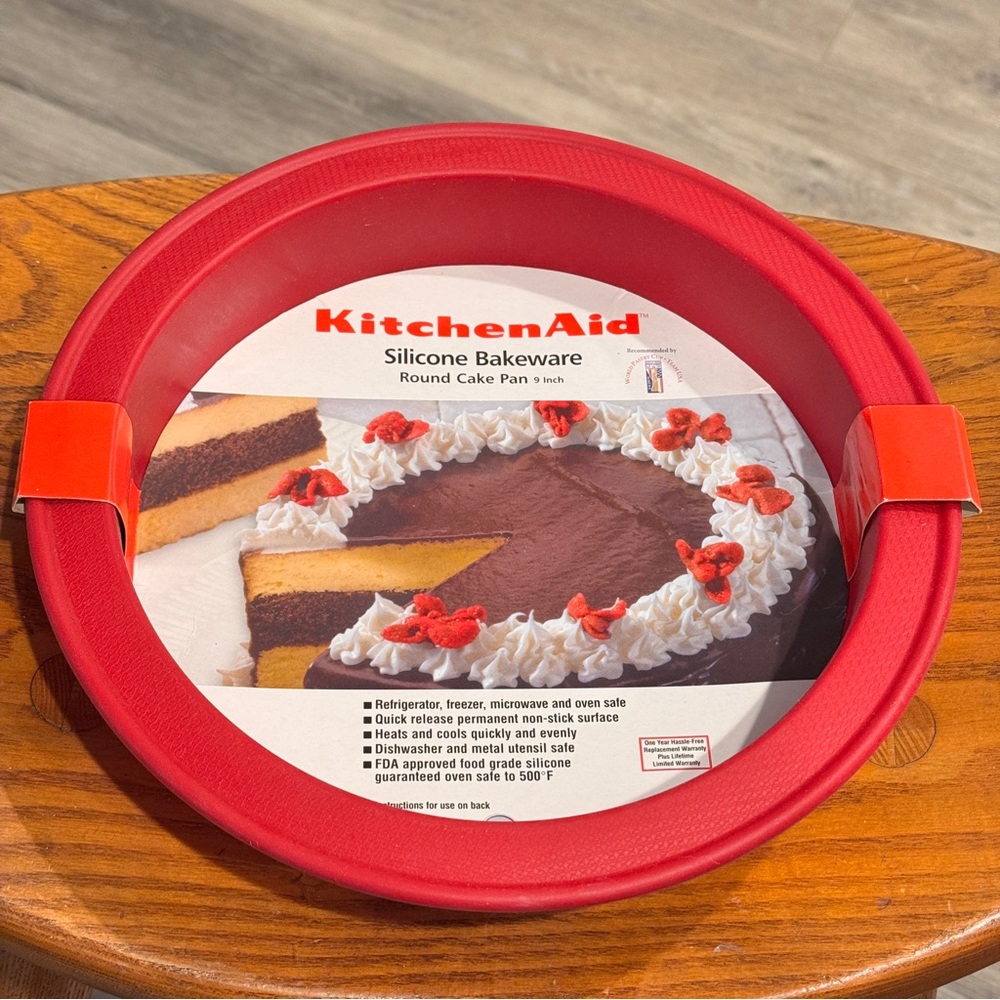 KitchenAid Red Silicone Bakeware 9" Round Cake Pan New NWT